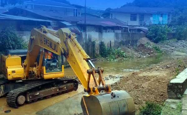 BWS Mal keruk kali Batu Gajah