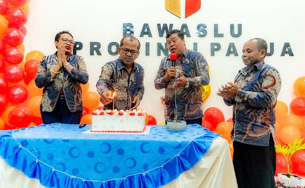 Peluncuran Buletin Tabura-Rumah Data di Puncak HUT ke 18 Bawaslu 2 Bawaslu Papua Puncak HUT ke 18 2