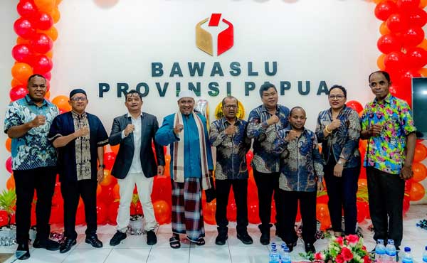 Peluncuran Buletin Tabura-Rumah Data di Puncak HUT ke 18 Bawaslu 4 Bawaslu Papua Puncak HUT ke 18 4