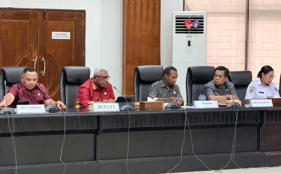 Bupati JR DPRK Mimika RDP soal Rolling Jabatan