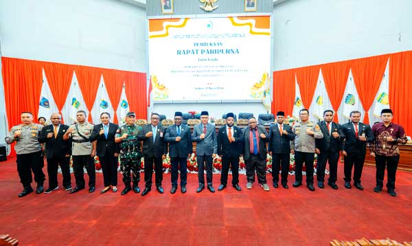 LKPJ 2025 Resmi Diserahkan ke DPRP Papua Tengah, Ini Rincian Umumnya 2 DPRP PT terima lkpj 2025 2