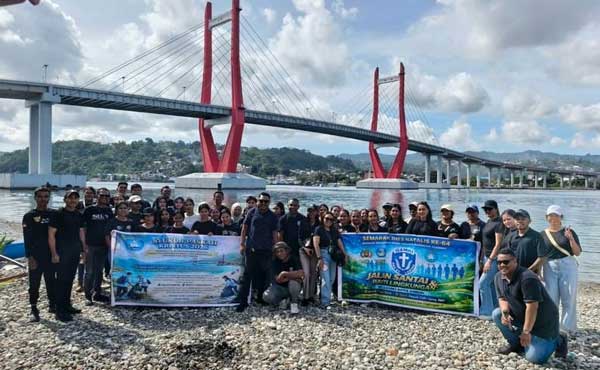 GAMKI Kota Ambon Bersih2 pantai