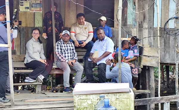 Gub PBD Menteri Ara Sirait