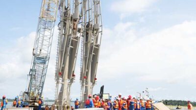 Pertamina Patra Niaga Kilang Kasim Tuntaskan High Risk Erection MLA, Jaga Pasokan Energi di Timur Indonesia