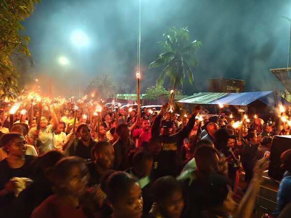 Polisi Siagakan 124 Personil Amankan Pawai Obor di Pantai Reklamasi Sorong 1 Pawai Obor Paskah Oikumen Kota Sorong Tahun 2026, Minggu (5/4/2026) /Foto: KENN