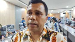 RDP Bersama Pansus LKPJ Tahun 2025, Ini Penjelasan Kaban BPPKAD 18 Kaban BPPKAD Provinsi PBD, Frans Sinurat/Foto: KENN
