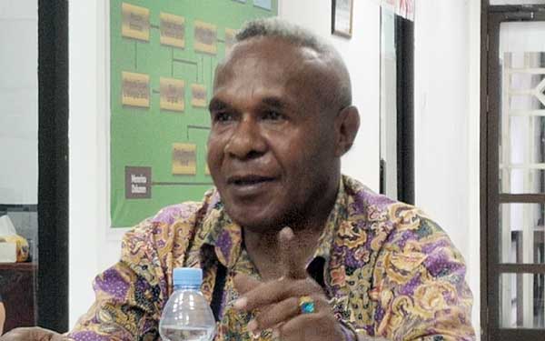 Kepala DPMPTSP Mimika Marselino Mameyau