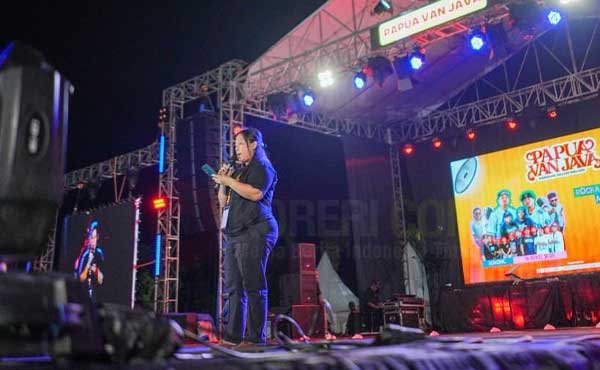 Konser PVJ di Alun-alun Aimas Sukses Hipnotis Ribuan Masyarakat Sorong 2 Konser Papua Van Java 2026 2