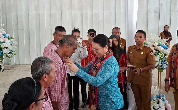 Lisa Watimmena Launcching Sekolah Lansia Elim