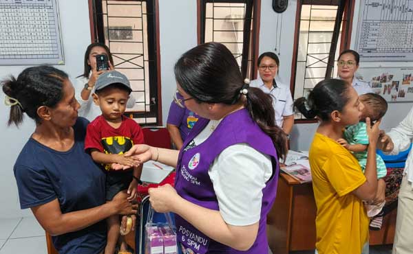 Lisa Wattimena HUT Posyandu Tanpa Seremoni2