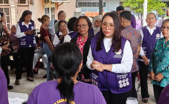 Lisa Wattimena Kunjungi Posyandu Awal April