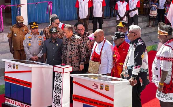 Resmikan Kopdes Merah Putih di Atuka, Menkop Puji Bupati-Wabup Mimika 2 Menkop Resmi Kopdes Merah Putih Atuka2