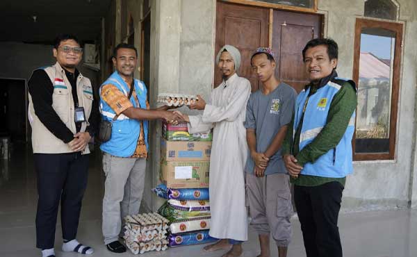 PLN Salurkan Paket Sembako di 11 Lokasi2