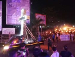 Pawai Obor Sambut Paskah: Bupati Mimika Ajak Umat Hidup Harmonis