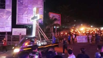 Pawai Obor Paskah di Mimika2