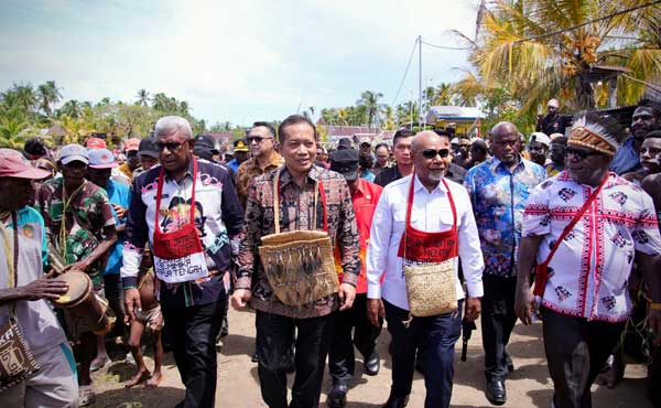 Gubernur Papua Tengah Apresiasi Pemkab Mimika Perkuat Ekonomi Masyarakat Berbasis Koperasi 3 Pemrpov PT Peresmian Kopdes Atuka3