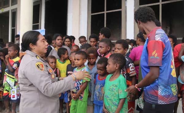 Giat Trauma Healing: Wujud Empati Polri Pulihkan Psikologis Masyarakat Tambrauw 2 Polda PBD Trauma Healing Bamusbama2