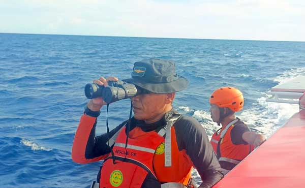 Tim SAR Gab Cari Nelayan Jatuh di Perairan Haria