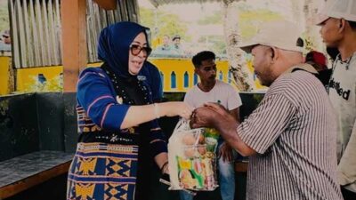 Wawali Ely Jumat berbagi di Waiheru