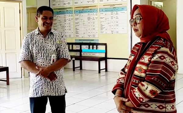 Wawali Ely Sidak Kantor Camat Leitisel