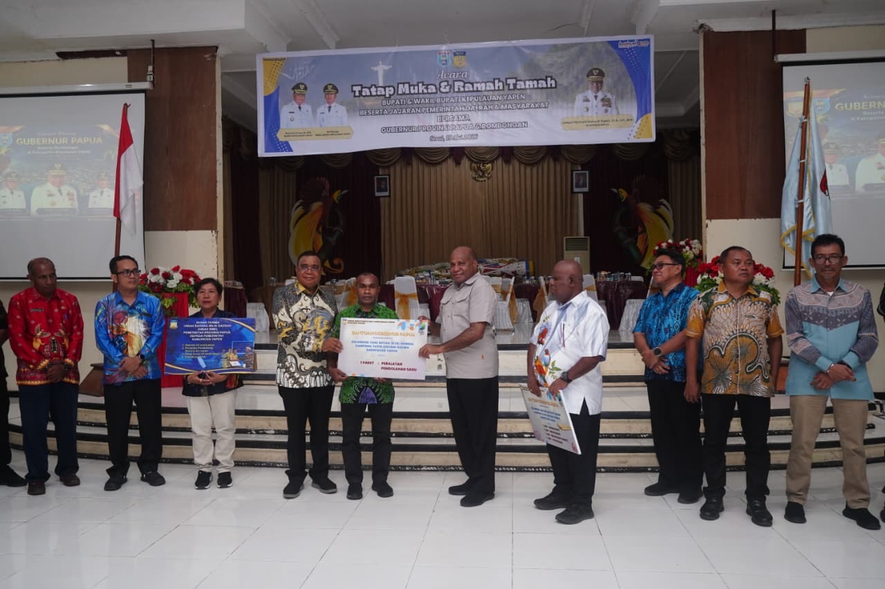Tiba di Yapen, Gubernur Matius Fakhiri Hadiri Agenda Tatap Muka Bersama Pemda Yapen 2 5bea411f f25a 4354 ad07 ad78894756fb