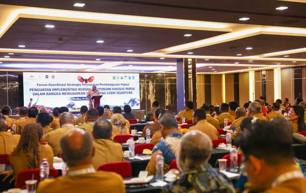 Forum Koordinasi 6 Gubernur se-Tanah Papua Hasilkan 5 Kesepakatan-Catatan Penting 2 6 Gubernur di Timika Forum Resmi Ditutup2