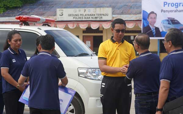 BRI Bantu Vias CSR Mobil Ambulans ke Polres Biak
