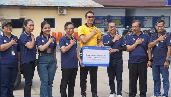BRI Bantu Vias CSR Mobil Ambulans ke Polres Biak2