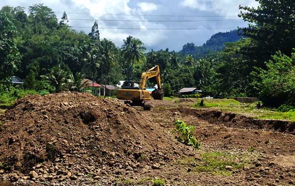 BWS Maluku Keruk Sungai Tawiri3