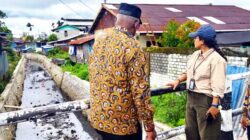 Bupati Mimika Segera Terbitkan Edaran, Pengelolaan Sampah Diserahkan ke Distrik 2 Bupati JR Sampah Distrik