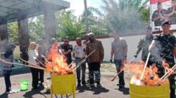 Bupati Rettob Kejari Mimika Musnahkan BB