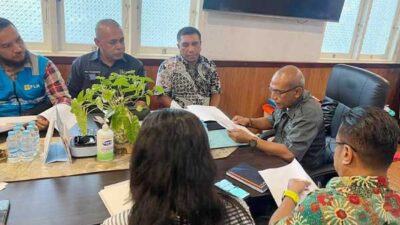 DLHP Kota Ambon Pemangkasa Pohon