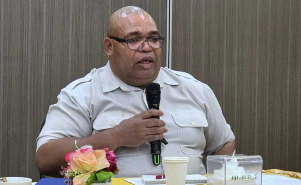 Masyarakat Hukum Adat dalam Perspektif Pembangunan 1 Frengky Saa