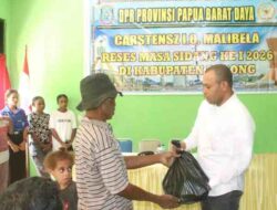 Disela-sela Masa Reses I, Cartensz Malibela Berbagi Kasih di Klamono