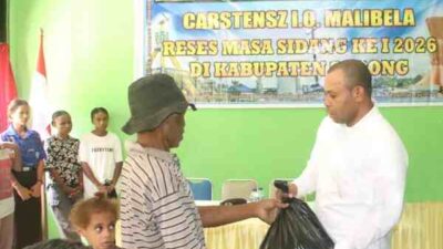Disela-sela Masa Reses I, Cartensz Malibela Berbagi Kasih di Klamono