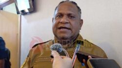 PUPR Papua Tengah Dorong Percepatan Pembangunan Jalan Trans Nabire-Timika 2 Kadis PUPR PT Yulianus Manuel Mambrasar