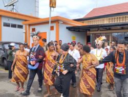 Tiba di Papua Barat, Ketum PSI Disambut Hangat Tarian Adat Arfak  