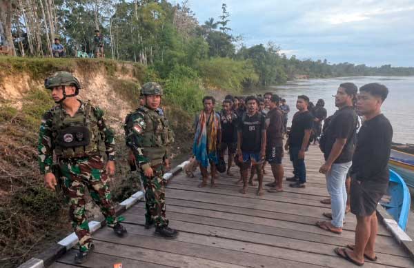 Koops TNI Habema Evakuasi 44 Pendulang