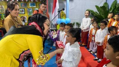 Hadiri Wisuda PAUD Rajawali Passo, Bunda Lisa Tekankan Soal Transisi Menyenangkan 14 Lisa Wattimena Bunda PAUD Rajawali Passo