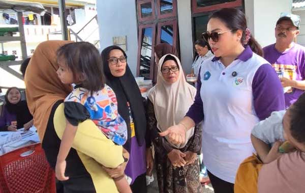 Kembali Tinjau Posyandu, Lisa Wattimena Tekankan 6 SPM-Cegah Stunting Sejak Dini 1 Lisa Wattimena Kunjungi 2 Posyandu lg