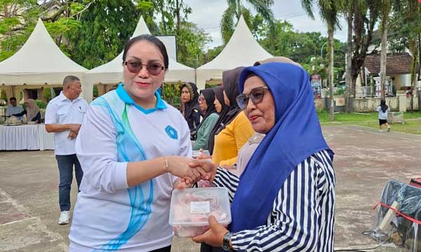 Lisa Wattimena: Semangat Berkurban Wujud Keikhlasan-Kasih Sayang ke Sesama 2 Lisa Wattimena Semangat Berkurban2