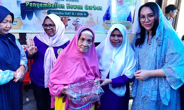 Iduladha 2026: Momentum Wanita Islam Ambon Pererat Kebersamaan dengan Warga 2 Lisa Wattimena Wanit Muslim Ambon Berkurban2