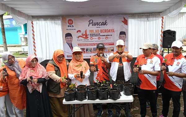 Milad ke 24 PKS Maluku Gerakan Tanam Massal