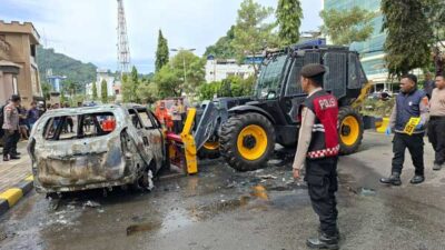 Mobil Terbakar Polda Papua