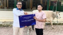 PNM Tebar Syukur: Salurkan Hewan Kurban ke Warga Desa di Pulau Ambon 2 PNM Cabang Ambon Berkurban