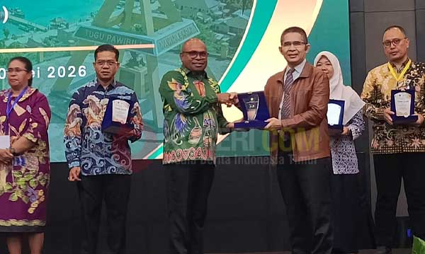Johny Sumbung : Tiga Aspek Ini Jadi Fokus Utama Pemberantasan TBC di Papua 2 Pemkot Sorong Deklarsi Eliminasi TB