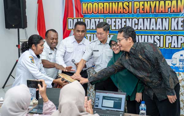 Digiat Penyiapan Data-Renbuk SDM Kesehatan 2026, Gubernur Papua Tengah Tekankan Ini 2 Pemprov PT Giat Penyiapan Renbuk SDM kes 2026 2