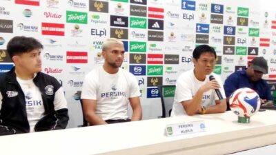 Persipura Persiku Jelang Kick Off
