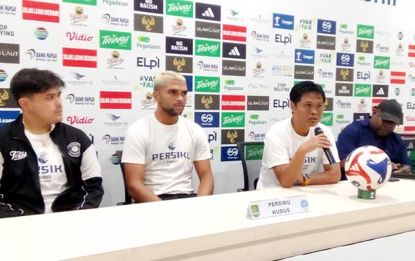 Persipura Persiku Jelang Kick Off