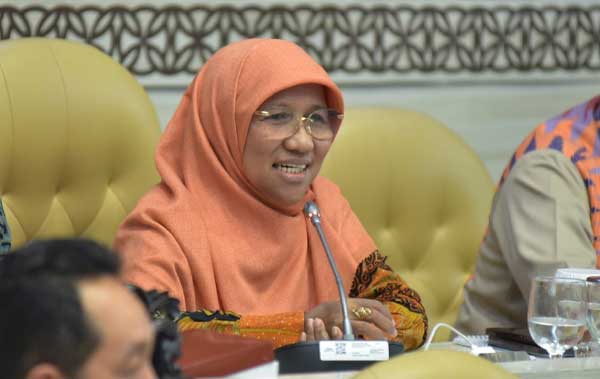 Saadiah Uluputty Tiket Pesawat Mahal